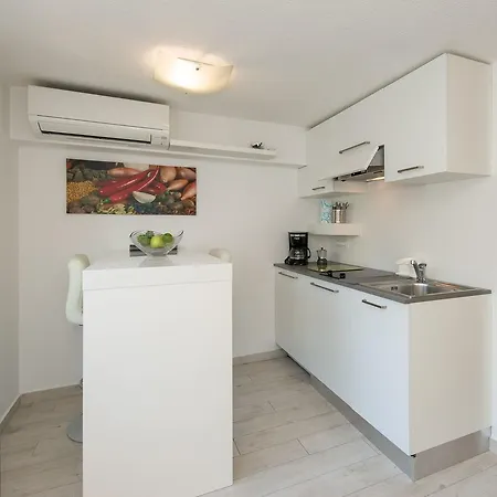 Studio City Garden Apartment Rovinj Exterior photo