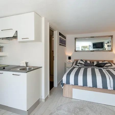 Studio City Garden Apartment Rovinj Exterior photo