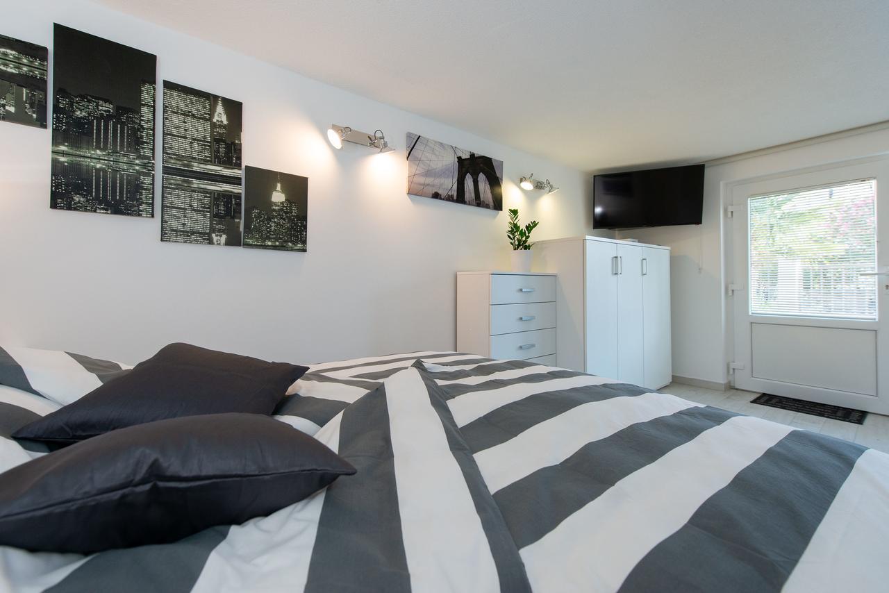 Studio City Garden Apartment